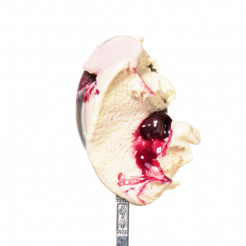 Lody o smaku Panna cotty z wiśnią